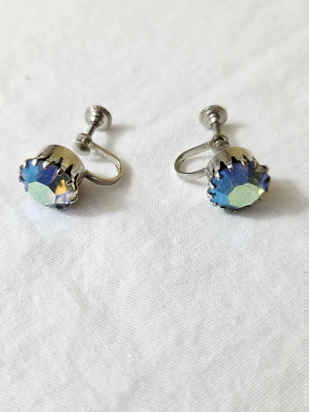 Vintage Aurora Borealis Rhinestone Screw Back Earrings Silver Tone Shimmer
